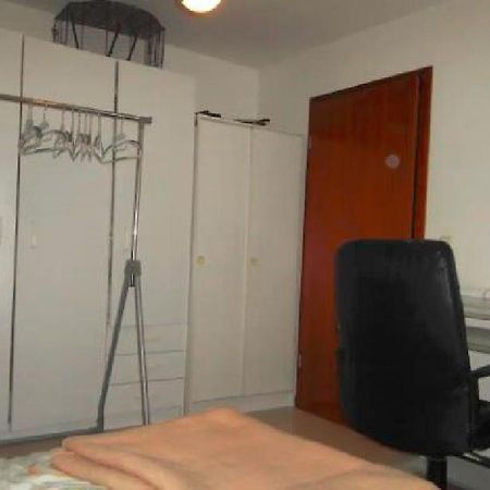 Duesseldorf - Separates, Privates Zimmer Exterior foto